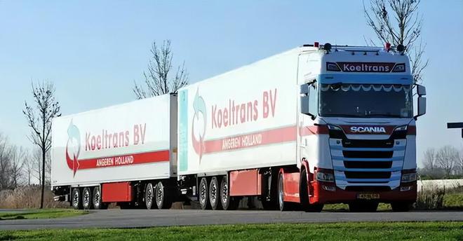 拖车叫保险还是4s店_拖车叫一下多少钱_叫拖车